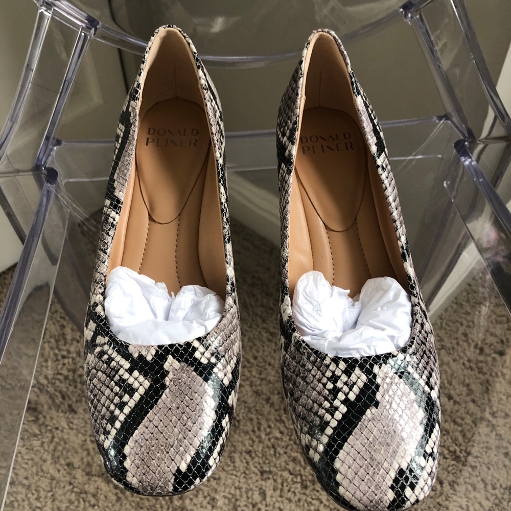 Donald Audrey Snake Print Pump